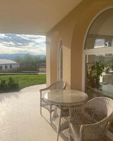 At Alex With Seaview *