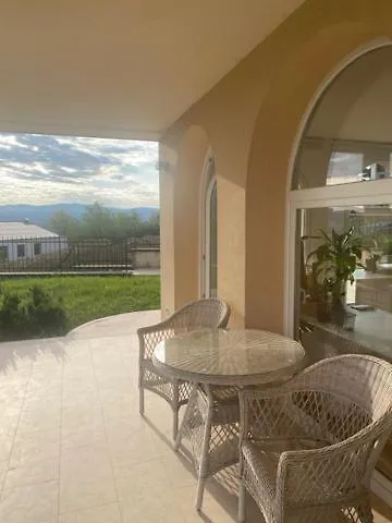 At Alex With Seaview *